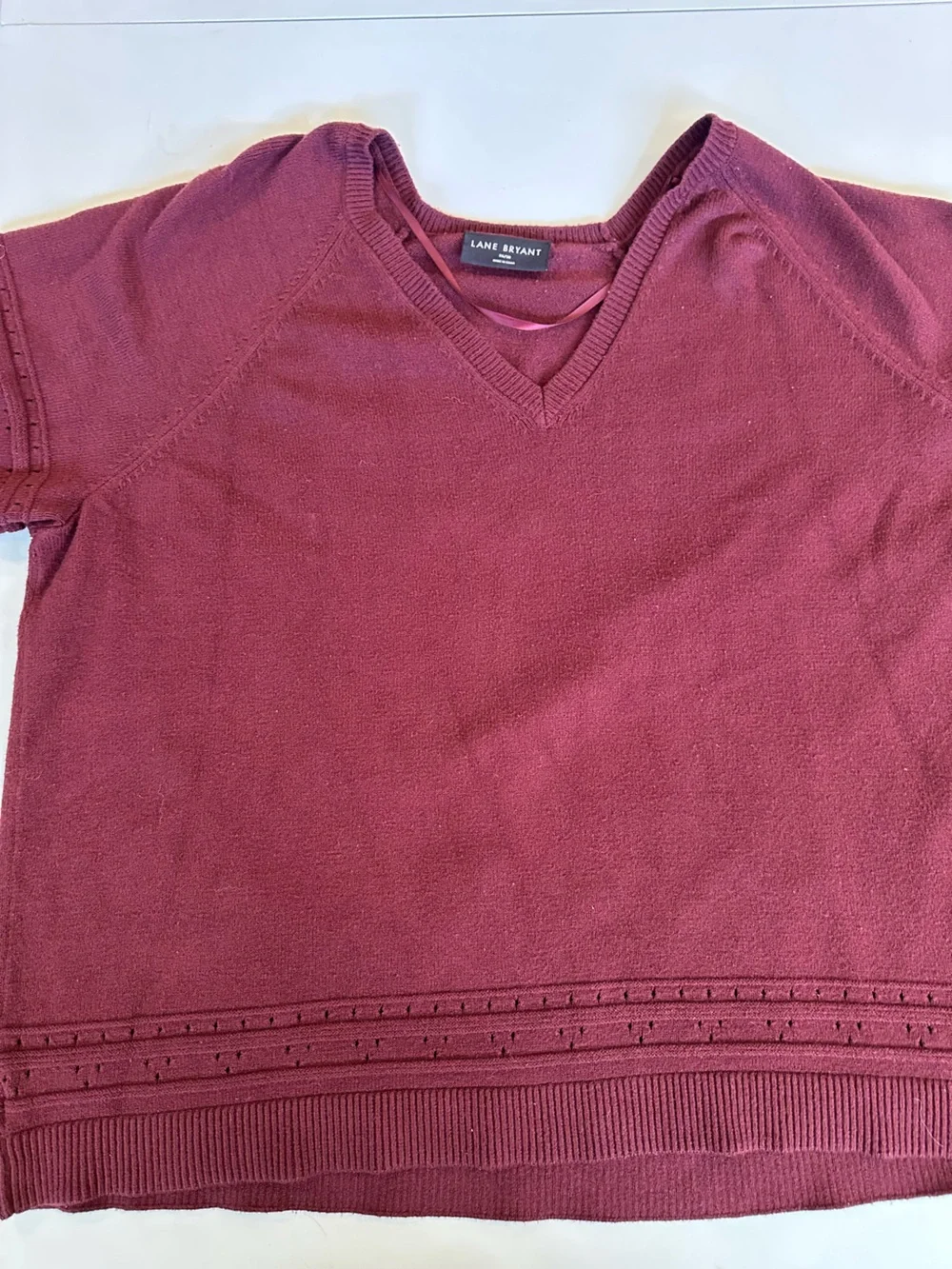 Women's Short Sleeve V-Neck Sweater in Deep Wine Maroon - 26/28 - Picture 1 of 3